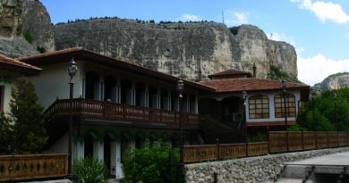 Бахчисарай: величие Ханского дворца, древние пещеры Чуфут Кале и тишина горного монастыря. — фото 21