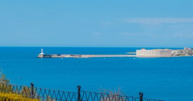 Белый город на синем морском берегу.... — фото 12