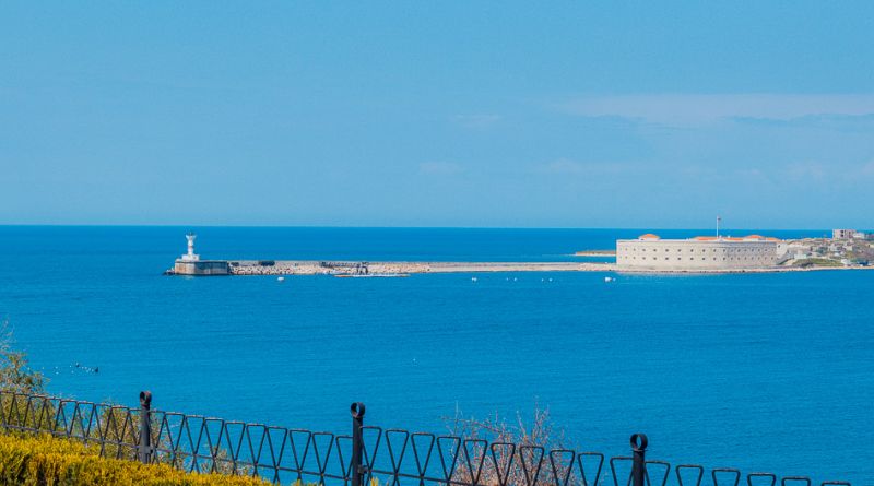 Фото Белый город на синем морском берегу.... - вид 11
