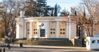 "Херсонес Таврический": Владимирский собор и "Новый"Херсонес. — фото 1