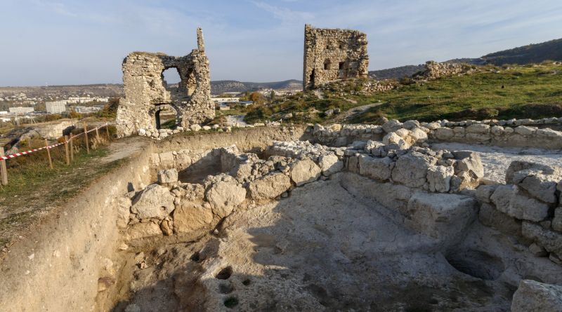 Фото Древний Инкерман. Завод марочных вин, крепость, монастырь. - вид 3