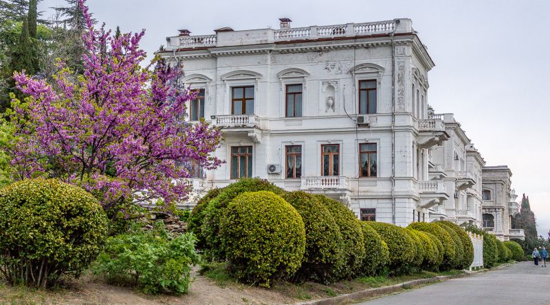 Фото "Новые локации и впечатления: Воронцовский и Ливадийский дворцы, Ялта и морская прогулка" - вид 4