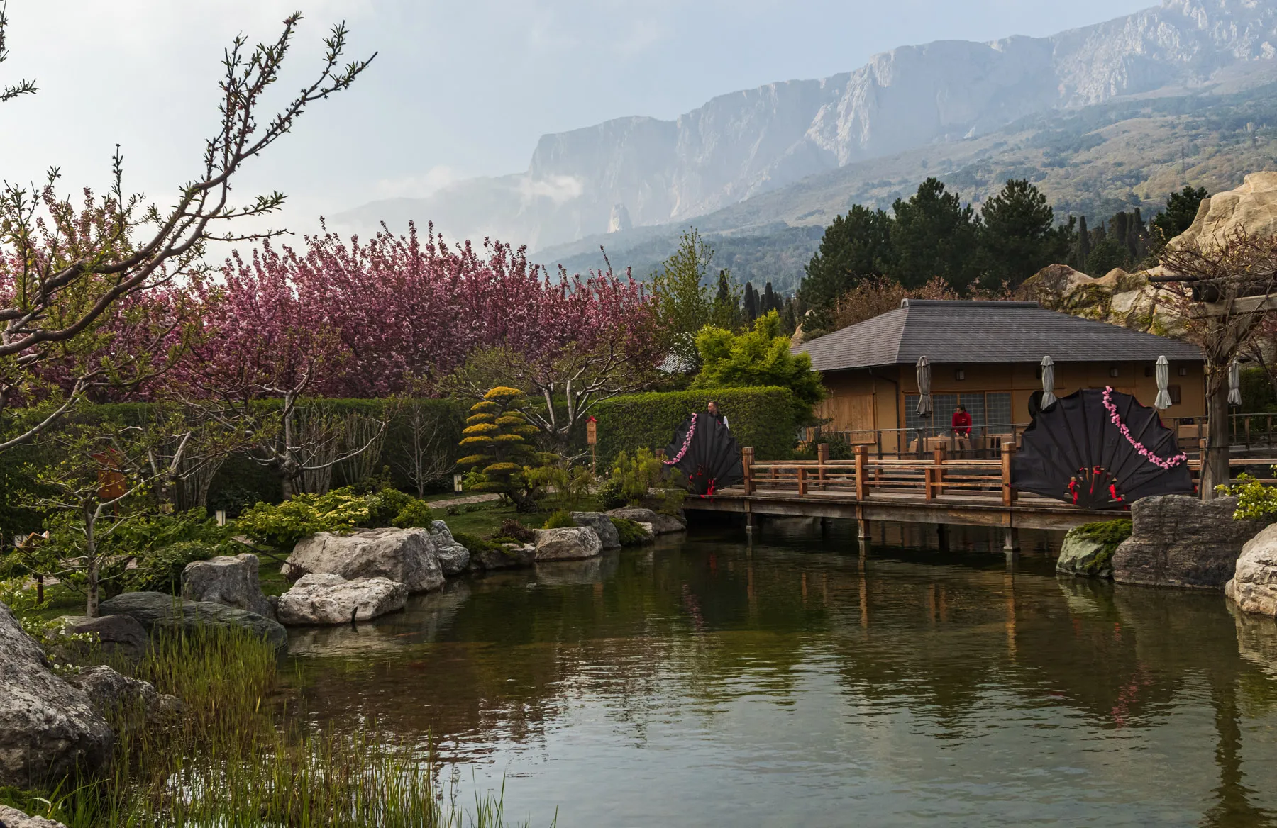Уникальная архитектура премиум-курорта Mriya Resort & Spa, живописный экскурсионный маршрут из Севастополя